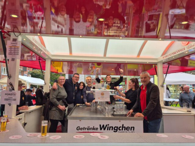 Porzer Herbstmarkt 2025 - Bierwagen Besatzung
